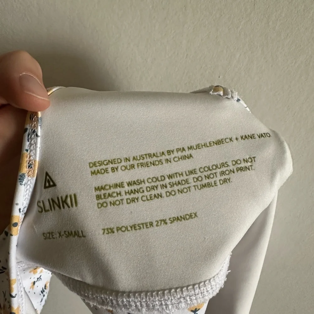 SLINKII White Floral Athletic Running Sports Bra size XS EUC - Picture 3 of 3